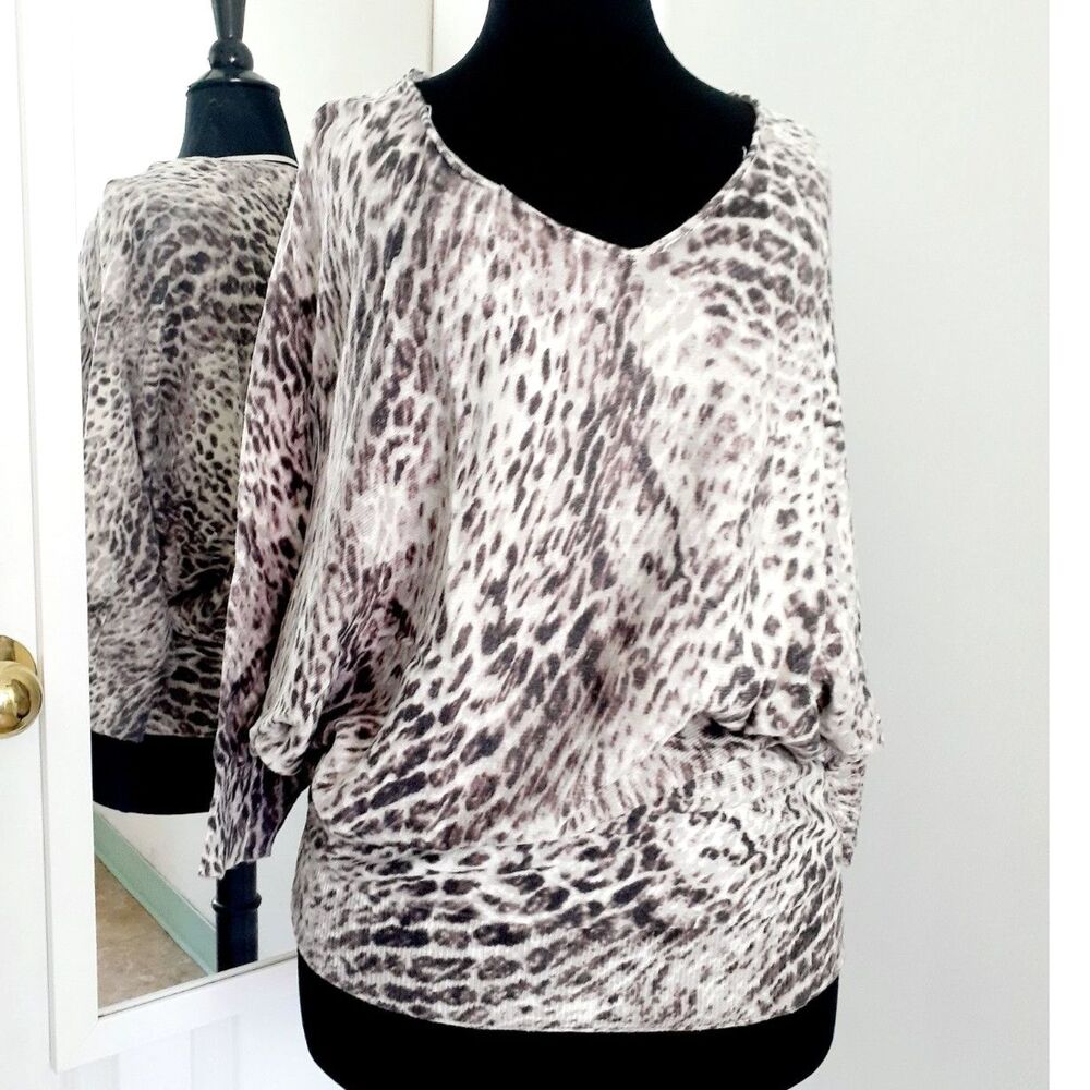 Calvin Klein Women's Leopard Prints Ribbed Hem Batwing Sleeves V-Neck Blouse M